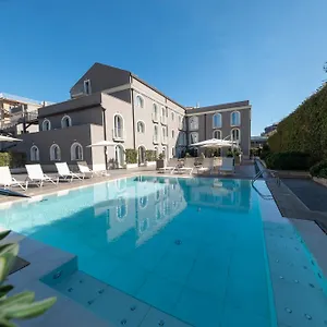 Otel Airone, Katanya