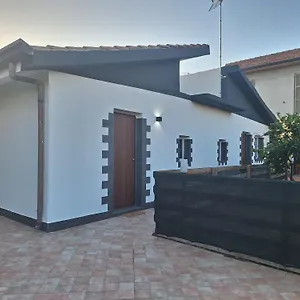 Holiday home Airport House, Catania